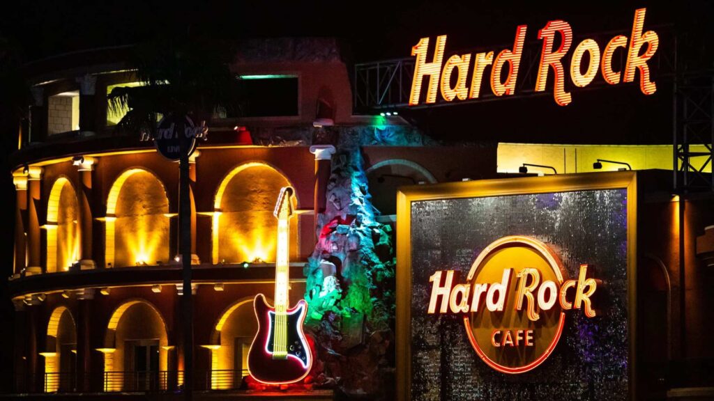 A marca Hard Rock planeja expandir sua presença no Brasil com oito novos hotéis.