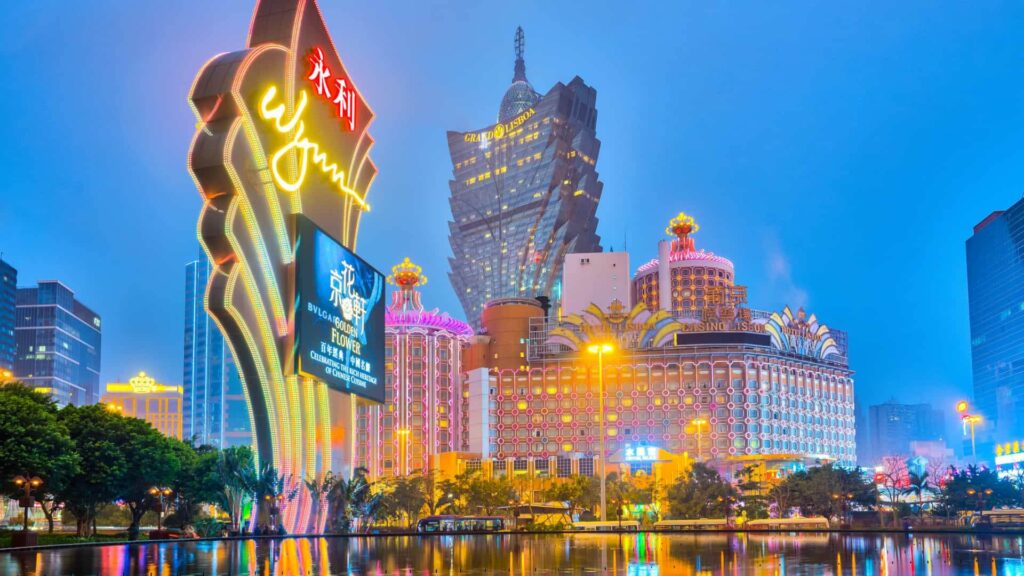 Receita de cassinos de Macau registra maior queda em quase quatro anos.