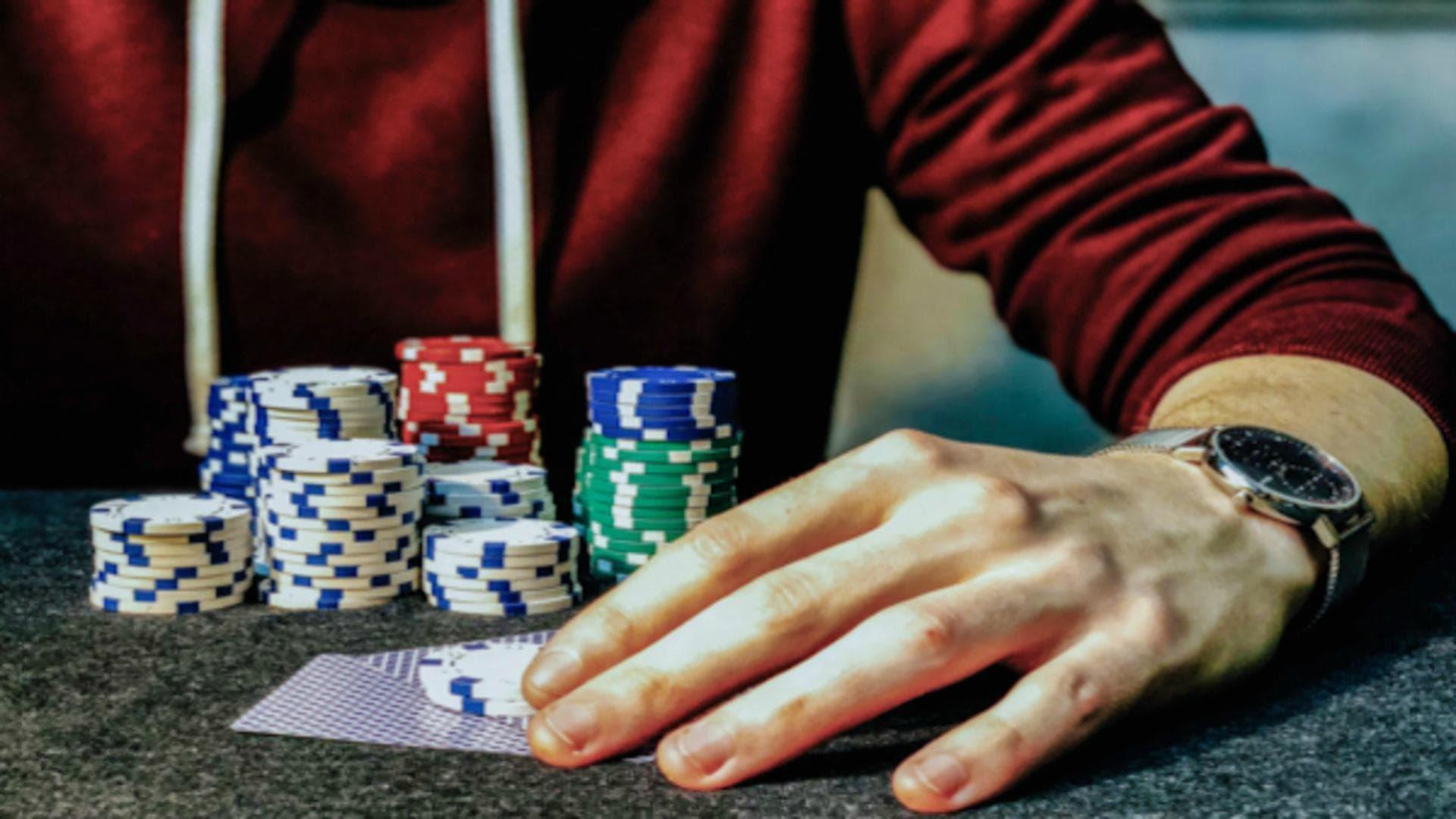 A indústria do poker discutiu com autoridades esportivas da SECAP-ME sobre apostas esportivas.